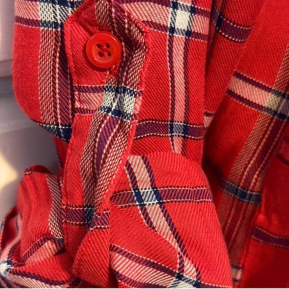 Button Down Plaid Top‎ - Picture 9 of 16